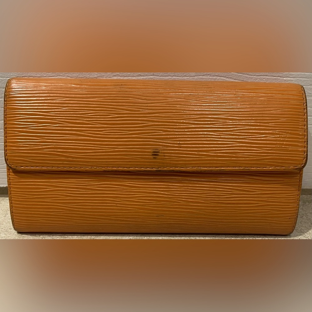 Louis Vuitton Epi leather wallet